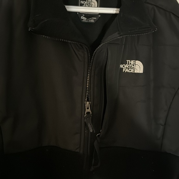 NORTHFACE WINTER JACKET - Picture 4 of 9